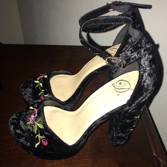 Show stopping, attention getting, classy, sexy 👠 - Picture 4 of 8